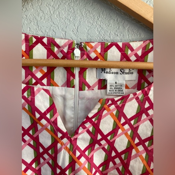 Madison Studio Aline Dress V cut neck size 6 - Picture 4 of 6